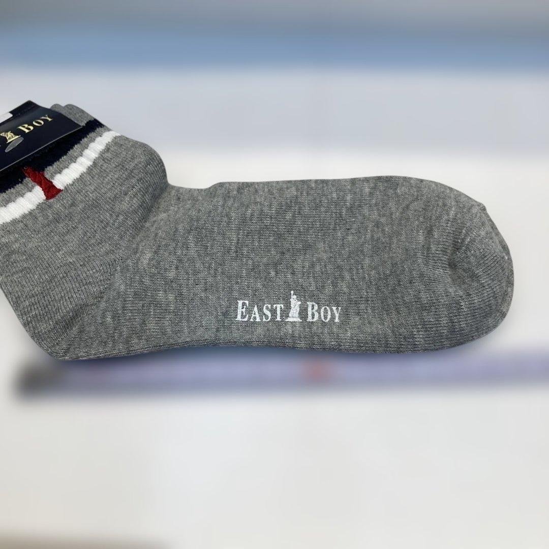 EASTBOY socks for students. Two pairs, one in burgundy and one in navy, both the same size. Gray socks with a slightly larger logo embroidery.